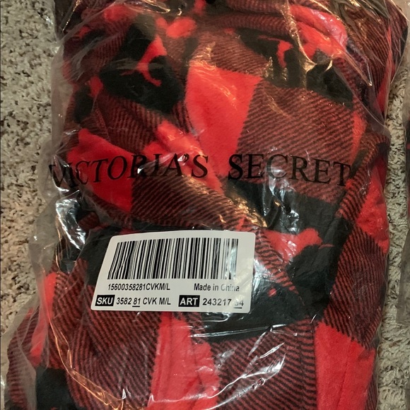 PINK Victoria's Secret Other - Medium/large vspink plush plaid robe!